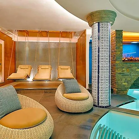 Hotell La Pineta & 4*